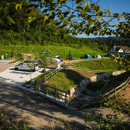 אתר קמפינג Barbana Lipizzans Camper Park - Pitches For Campers And Tents רדובליצ'ה