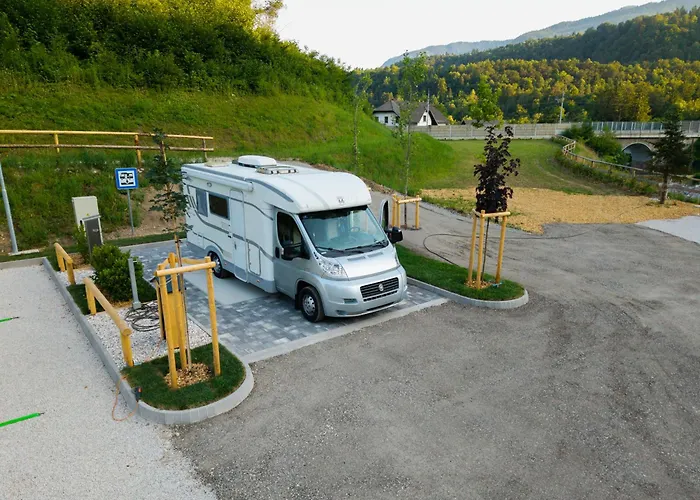 Barbana Lipizzans Camper Park - Pitches For Campers And Tents キャンプ場 ラドヴリツァ