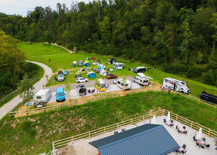 キャンプ場 Barbana Lipizzans Camper Park - Pitches For Campers And Tents *